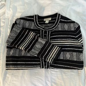 Women’s Loft Outlet sweater in size medium.